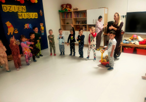 Tygryski śpiewają piosenkę o misiu