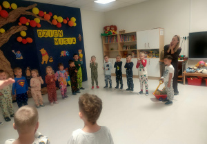 Tygryski śpiewają piosenkę o misiu