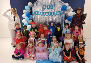 Jeżyki na balu karnawałowym