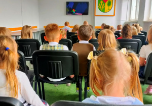 Oglądanie bajki w oczekiwaniu na wyniki