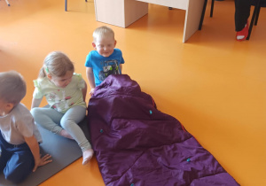 Marcelina i Karolina w odwiedzinach u przedszkolaków