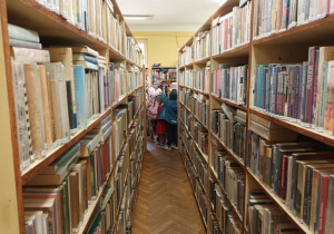 W bibliotece