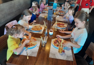 Alhambra i smaczna pizza własnoręcznie zrobiona