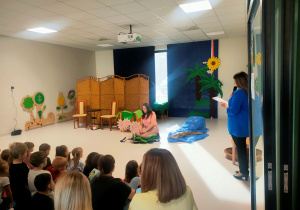 Calineczka na liściu