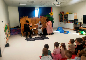 Pan Kret w gościnie u Pani Myszki