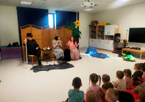 Pan Kret w gościnie u Pani Myszki