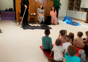 Pan Kret w gościnie u Pani Myszki