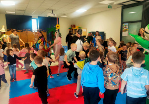 Zabawy z postaciami z bajek